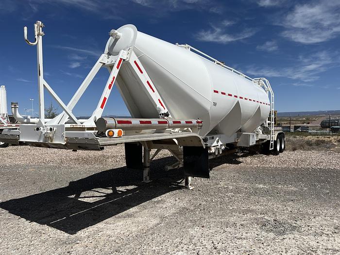 Used 1999 Fruehauf Pneumatic Trailer