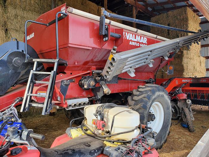 Used 2011 Valmar AirFlo 6600 Fertilizer Applicator