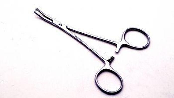 Used Forceps Artery Halsted Mosquito Curved 1 in 2 Teeth 125mm (5in)