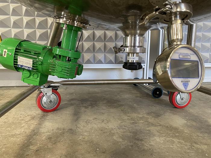 Used Feldmeier 600 Liter Stainless Steel 60 PSI Jacketed Vessel w/ Bottom Agitator