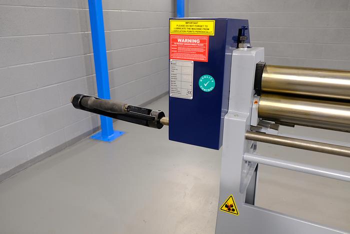 UZMA RS model Hand operated geared Bending rollers 90mm diameter