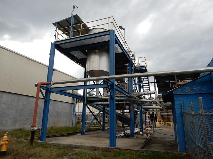 Used 2600 GALLON VERTICAL TANK 304 S/S CONE BOTTOM 5HP AGITATOR