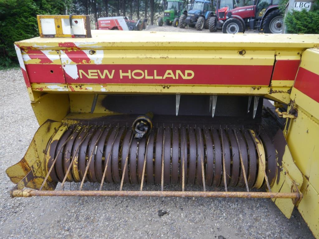 Used New Holland 945 Conventional Baler