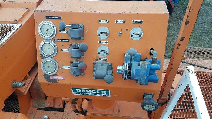 Used 2002 WELCAN 4 Axle Carrier Style Oilfield Pump / Kill Truck