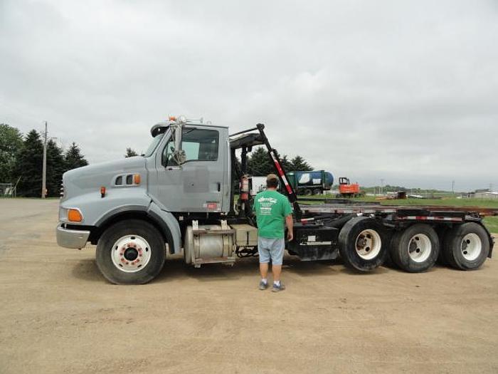 Used 2004 STERLING LT9500