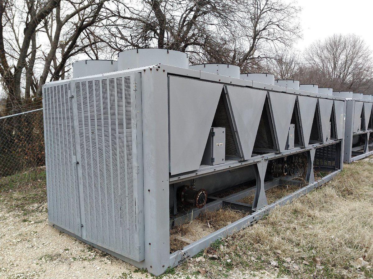 Used CARRIER – 30RBA21066-0671C – 210 Ton Air Cooled Chiller