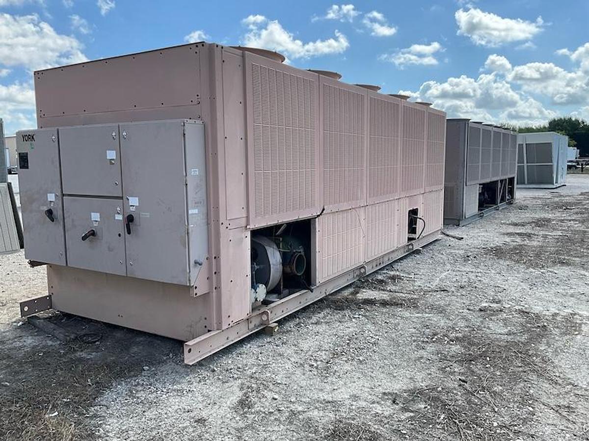 Used YORK – 200 Ton High Efficiency Air Cooled Chiller