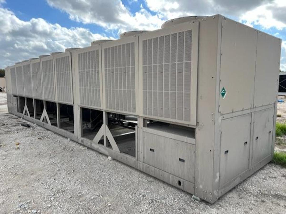 Used YORK – 350 Ton High Efficiency Air Cooled Chiller