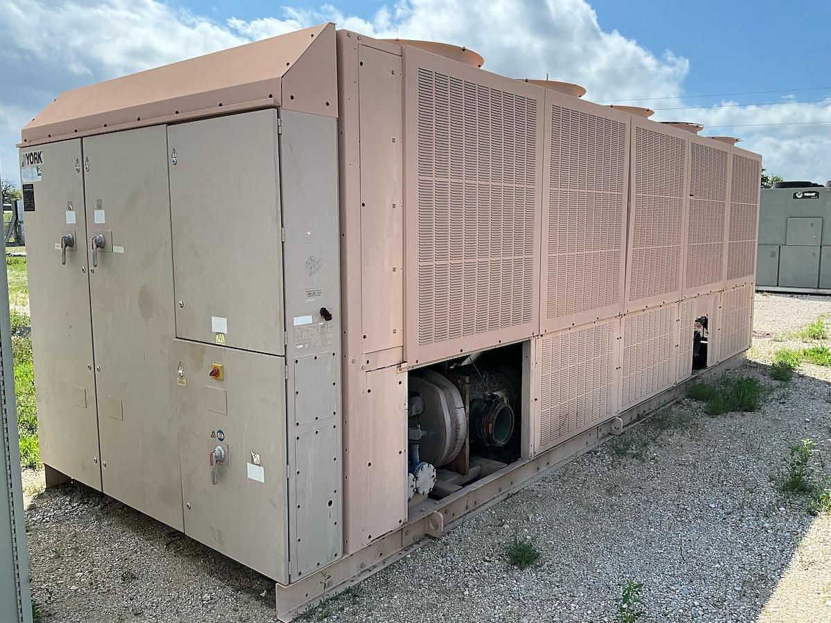 Used YORK – 200 Ton High Efficiency Air Cooled Chiller