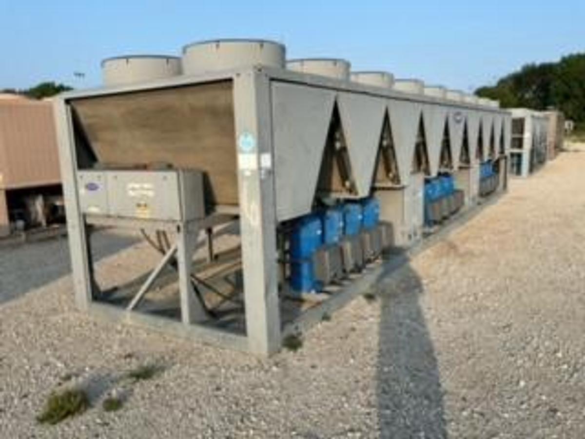 Used CARRIER- 300 Ton Air Cooled Chiller