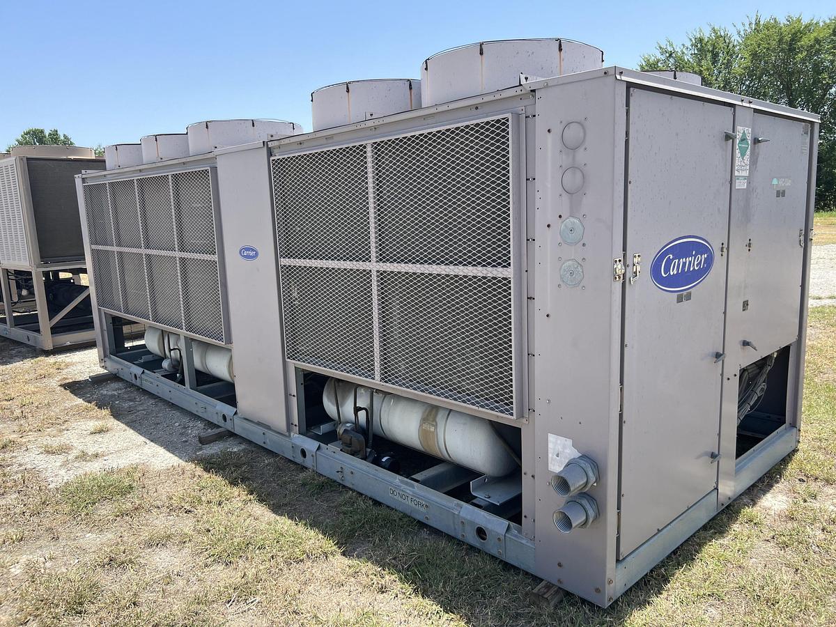 Used CARRIER – 225 Ton Air Cooled Chiller