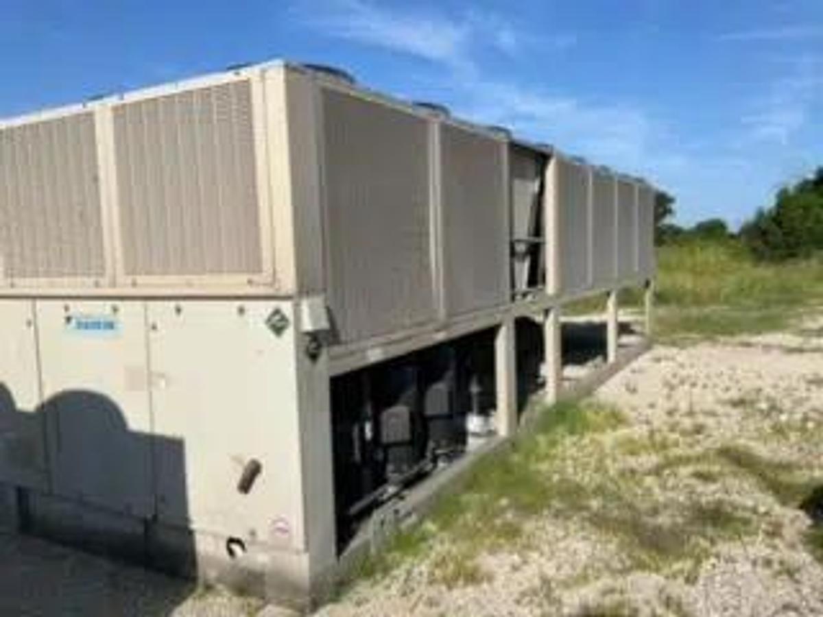 Used DAIKIN- 225 Ton Air Cooled Chiller