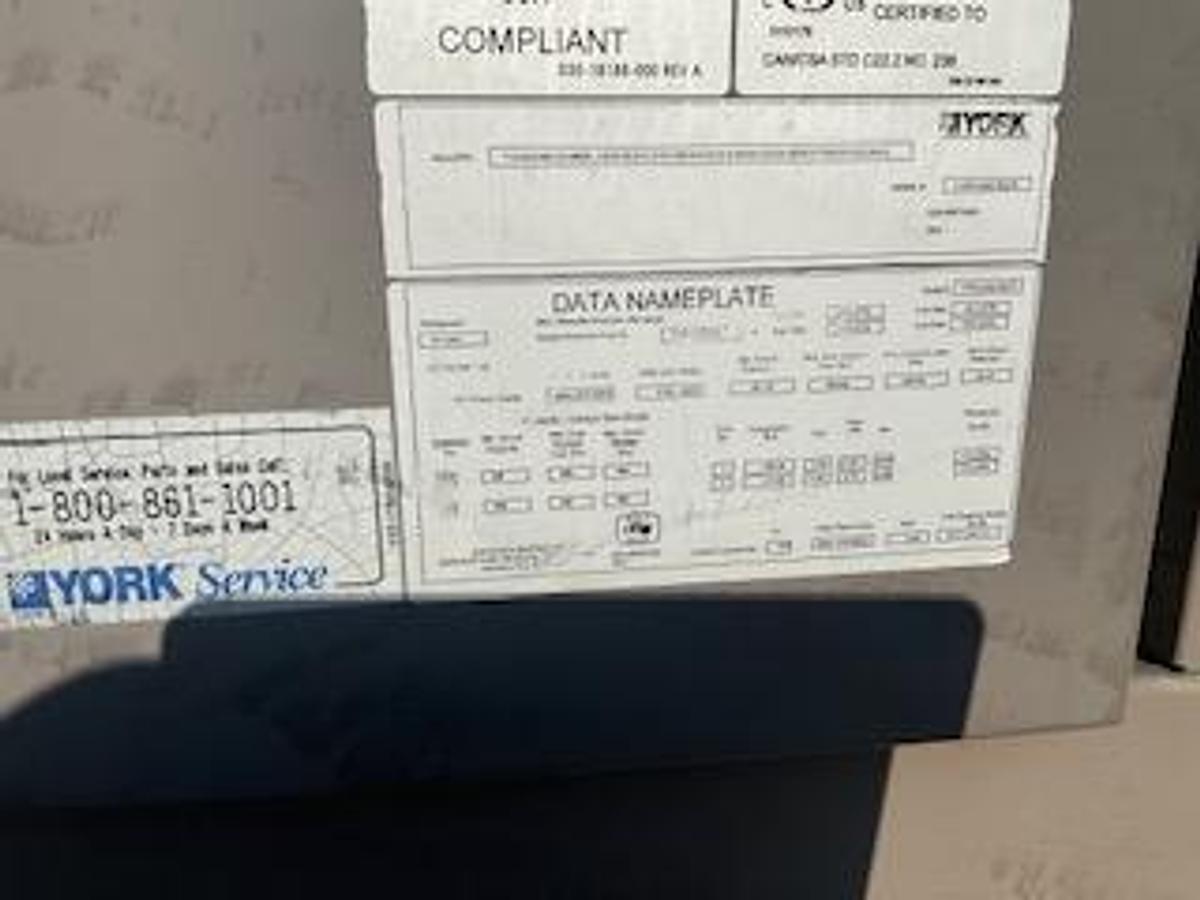 Used CARRIER – 125 Ton Water Cooled Chiller