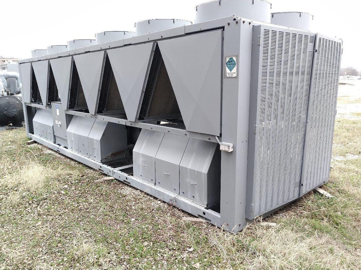 Used CARRIER – 30RBA21066-0671C – 210 Ton Air Cooled Chiller