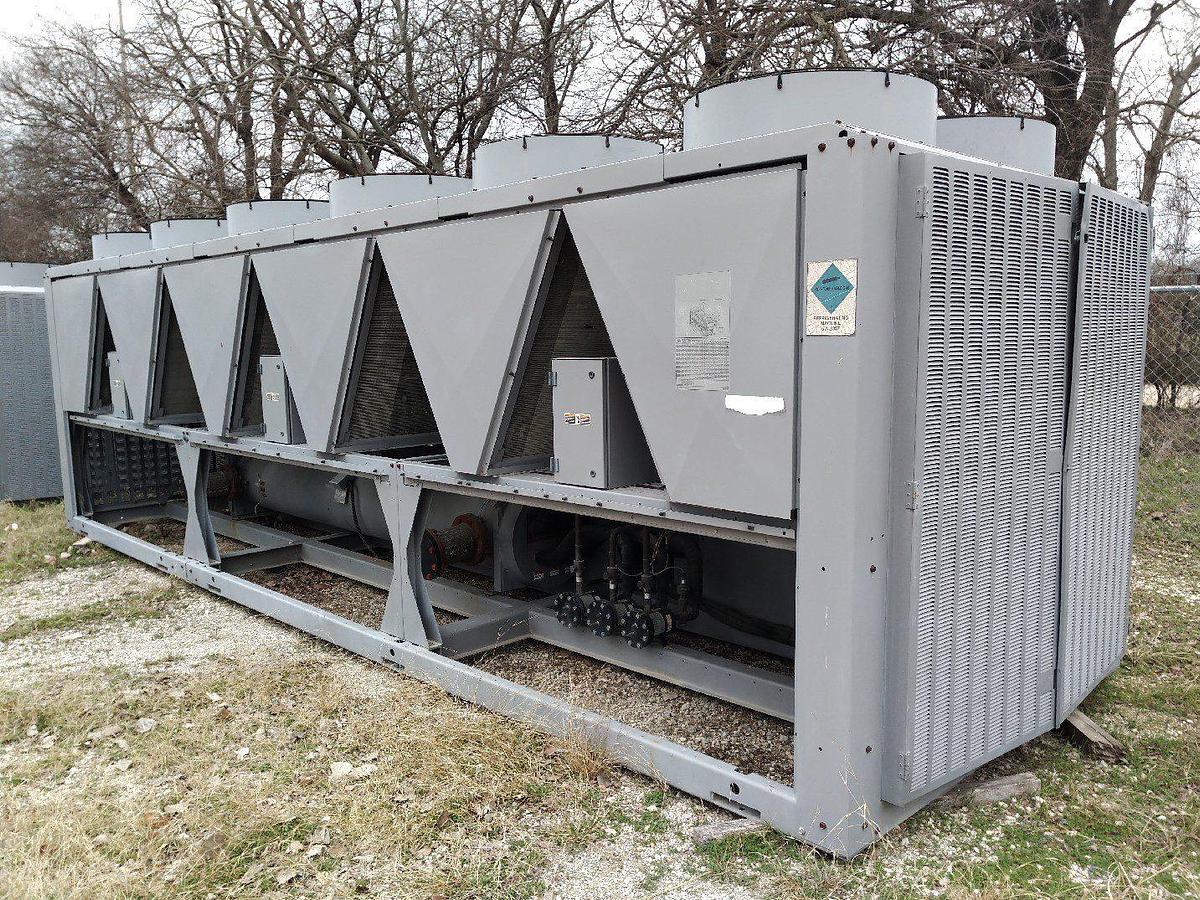 Used CARRIER – 30RBA21066-0671C – 210 Ton Air Cooled Chiller