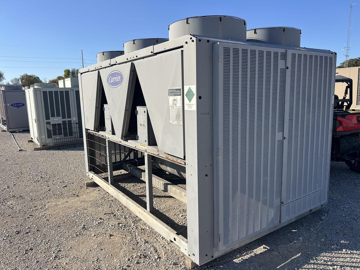 Used CARRIER – Used 90 Ton Air Cooled Chiller