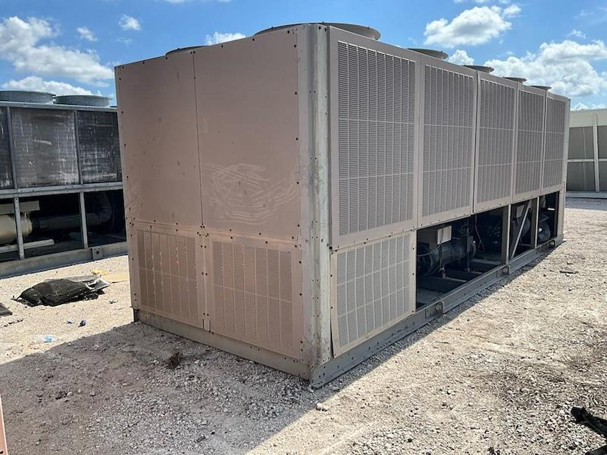Used YORK – 200 Ton High Efficiency Air Cooled Chiller
