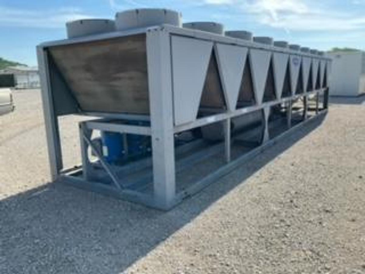Used CARRIER – 450 Ton Air Cooled Chiller