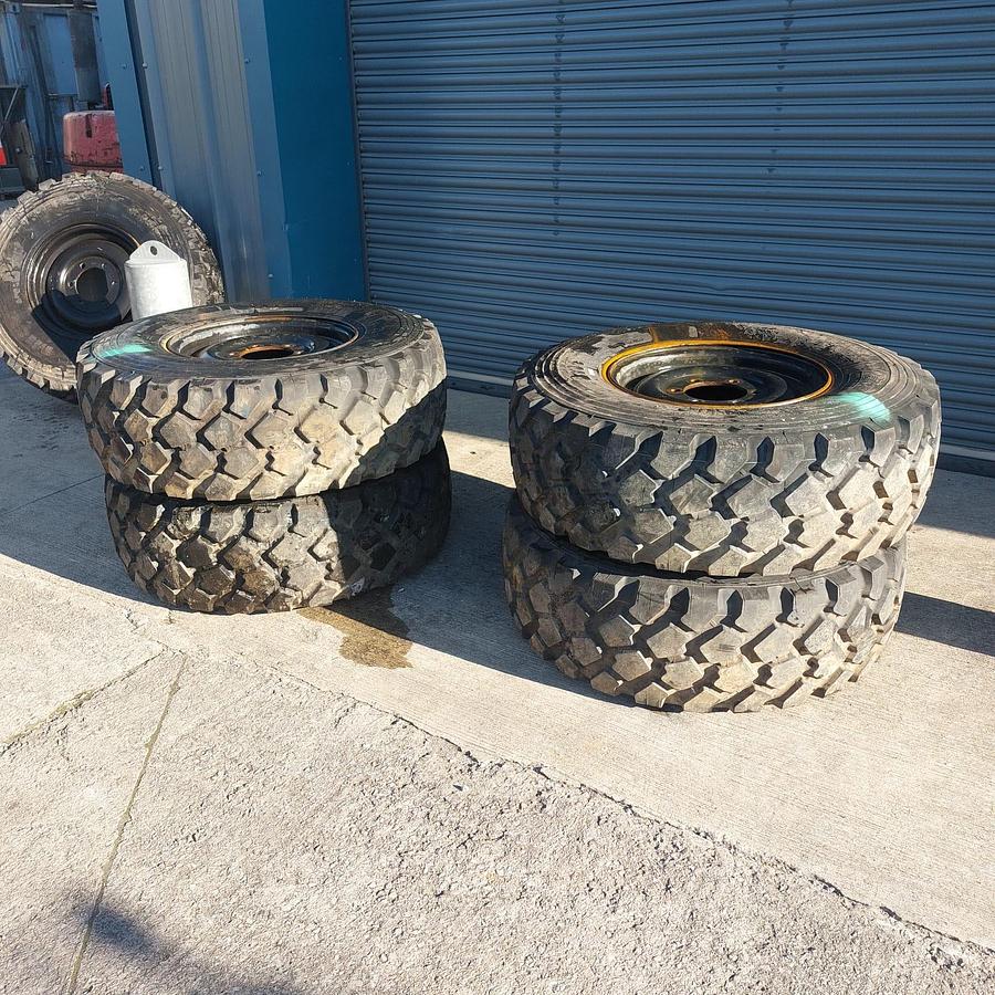 Used Michellin 565-80 R20 Wheels and Tyres
