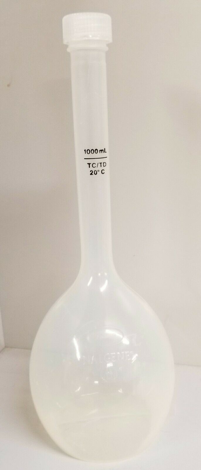 Used Nalgene 40001000 Polypropylene Volumetric Flask 1000mL for Sale