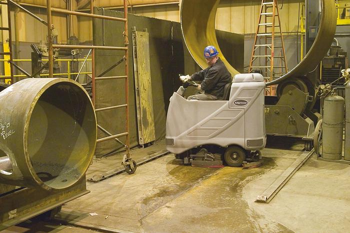 Used ADVANCE X3520C RIDER FLOOR SCRUBBER (CYLINDRICAL) (BATTERY)