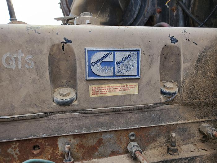 Used Loewen 802 Feed Truck