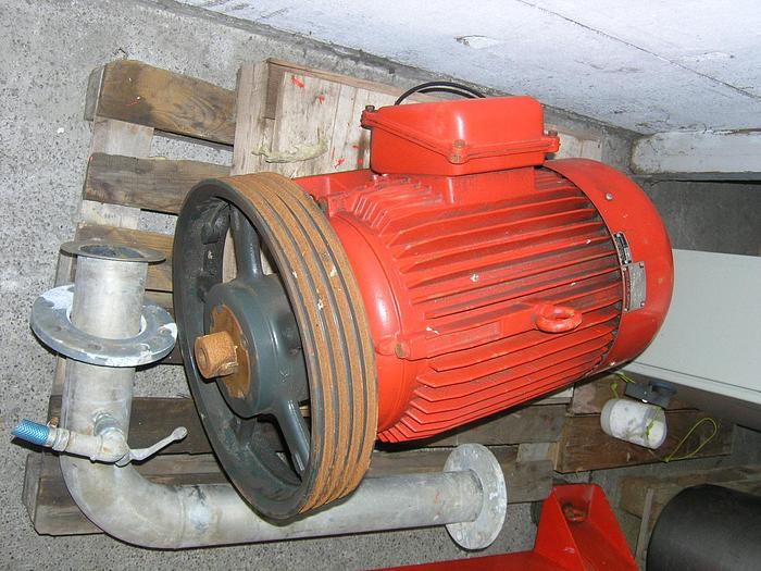 Used DDS 142C sludge dewatering decanter