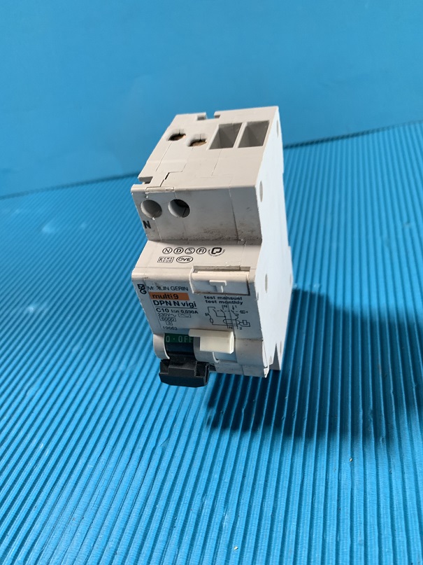 Used Merlin Gerin Earth Leakage Circuit Breaker DPN N Vigi