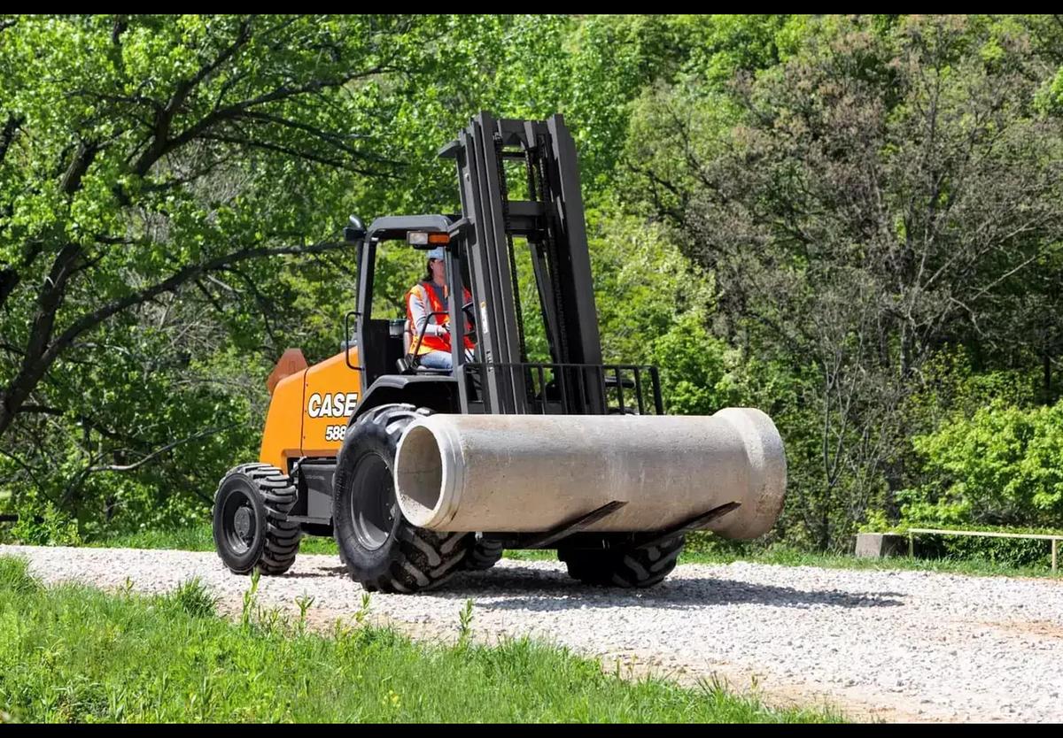 Used CASE 588H – 8K Rough Terrain Forklift 