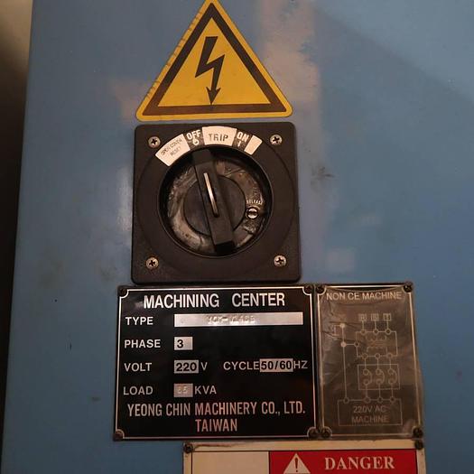 Used 2001 SUPERMAX YCM-V146B Milling Machine