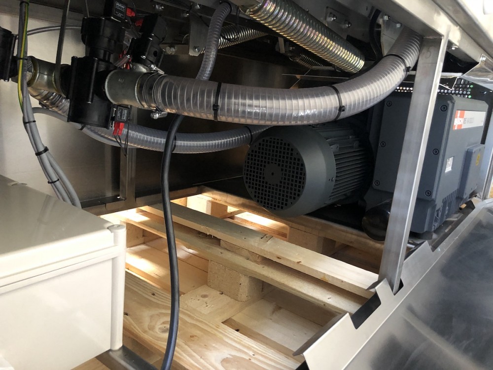 Used Boss Titan-X 950 vacuum machine