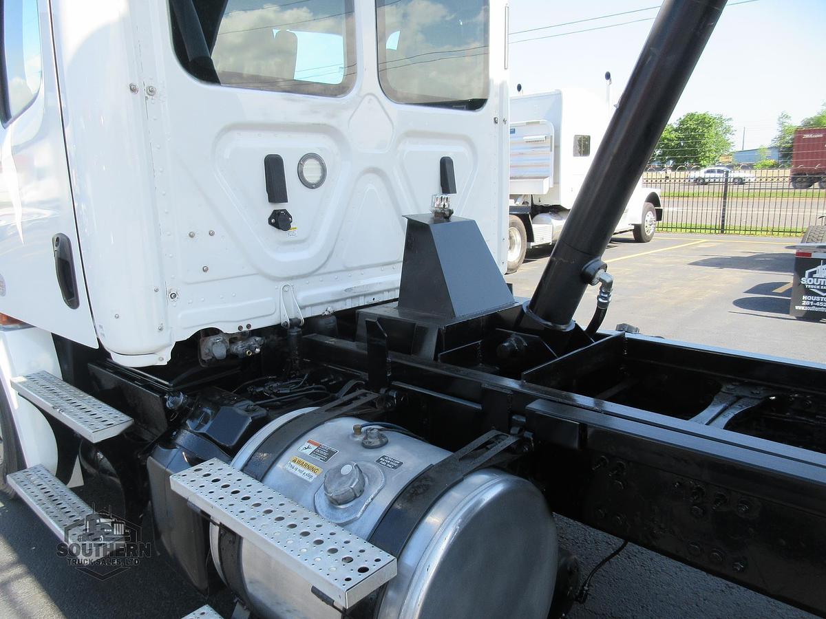 Used 2019 FREIGHTLINER CASCADIA 126