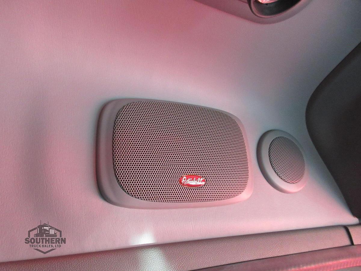 Used 2022 PETERBILT 389