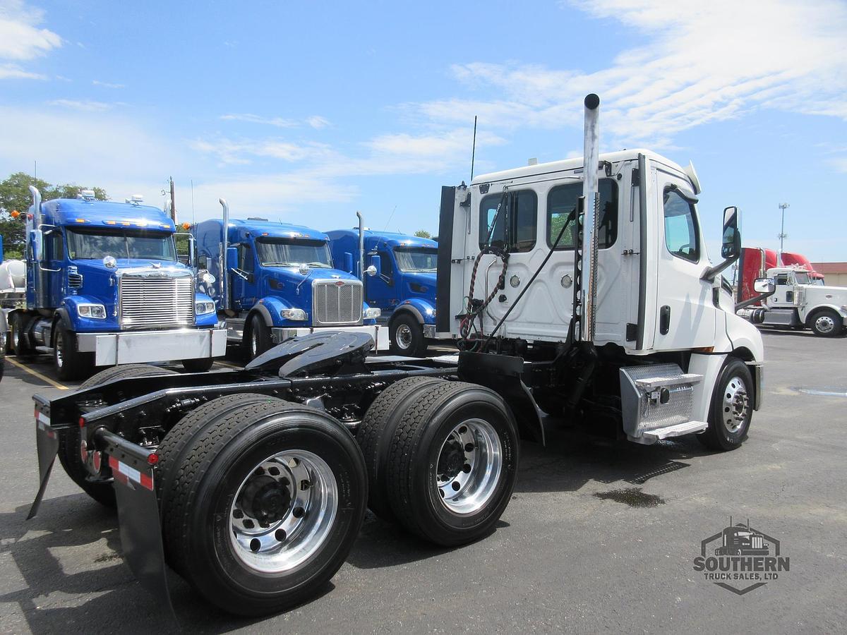 Used 2019 FREIGHTLINER CASCADIA 126