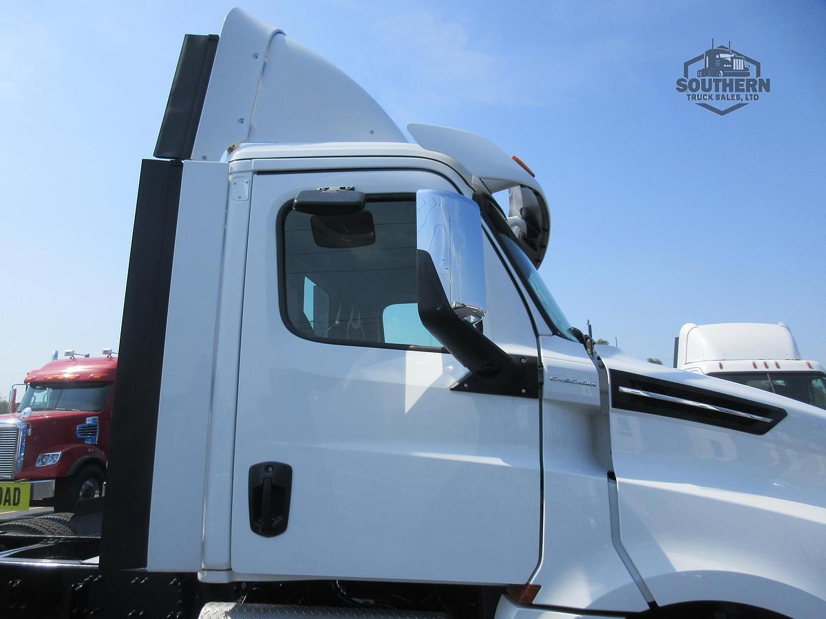 Used 2019 FREIGHTLINER CASCADIA 126
