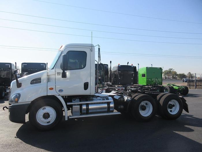 Used 2017 FREIGHTLINER CASCADIA 113