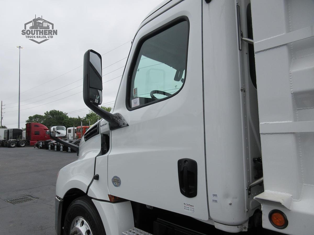 Used 2019 FREIGHTLINER CASCADIA 126