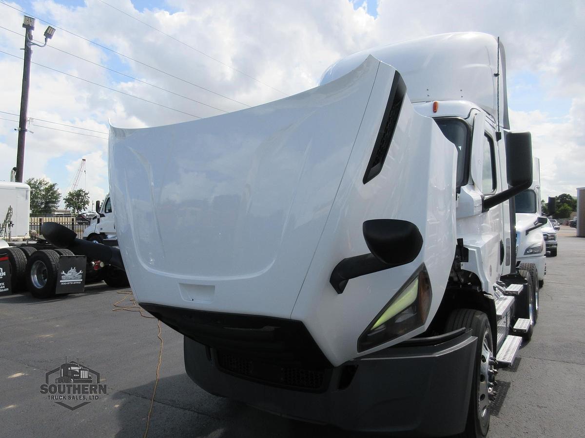 Used 2021 FREIGHTLINER CASCADIA 116