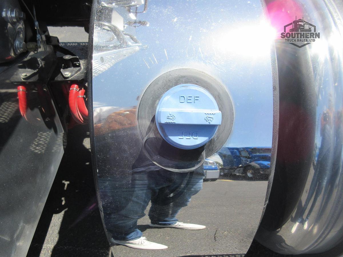 Used 2025 PETERBILT 567