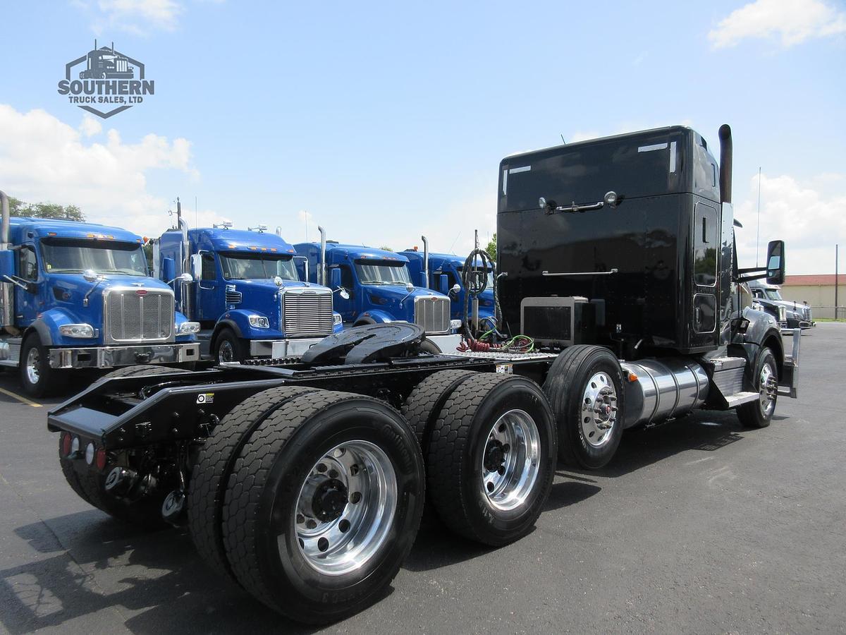 Used 2023 KENWORTH T880