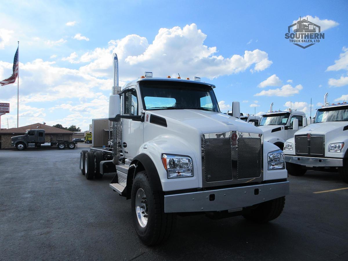 2025 KENWORTH T880