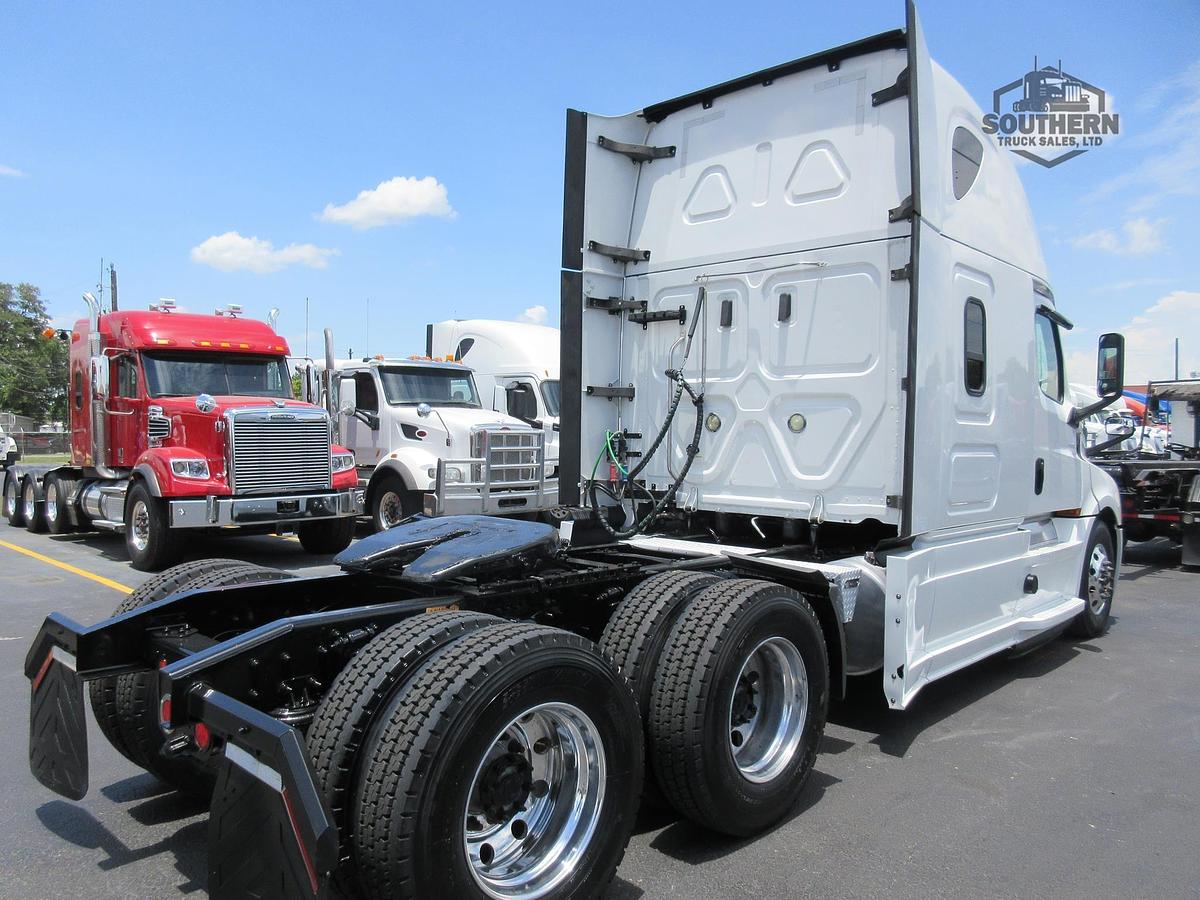 Used 2020 FREIGHTLINER CASCADIA 126
