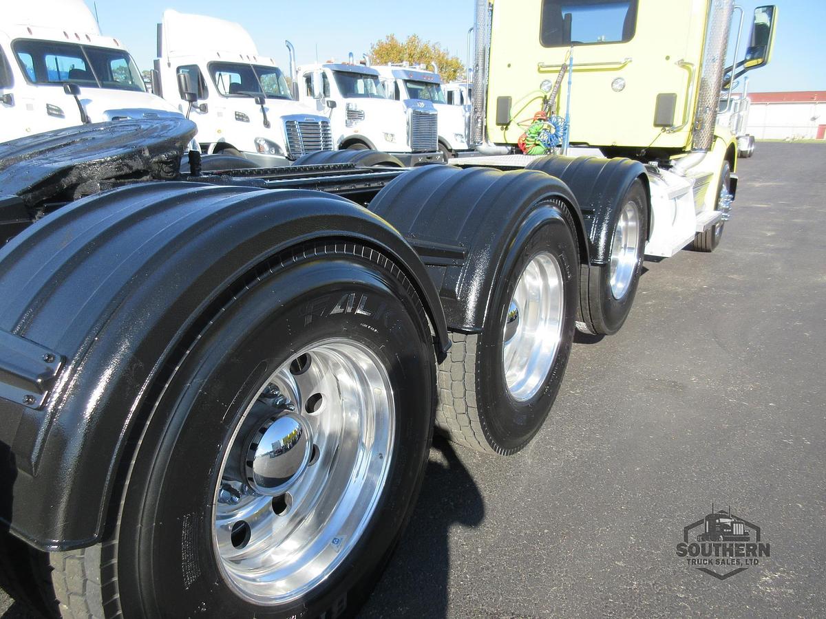 Used 2020 PETERBILT 567
