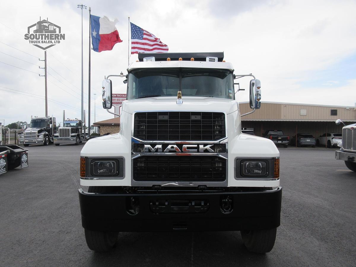 Used 2023 MACK PINNACLE 64T