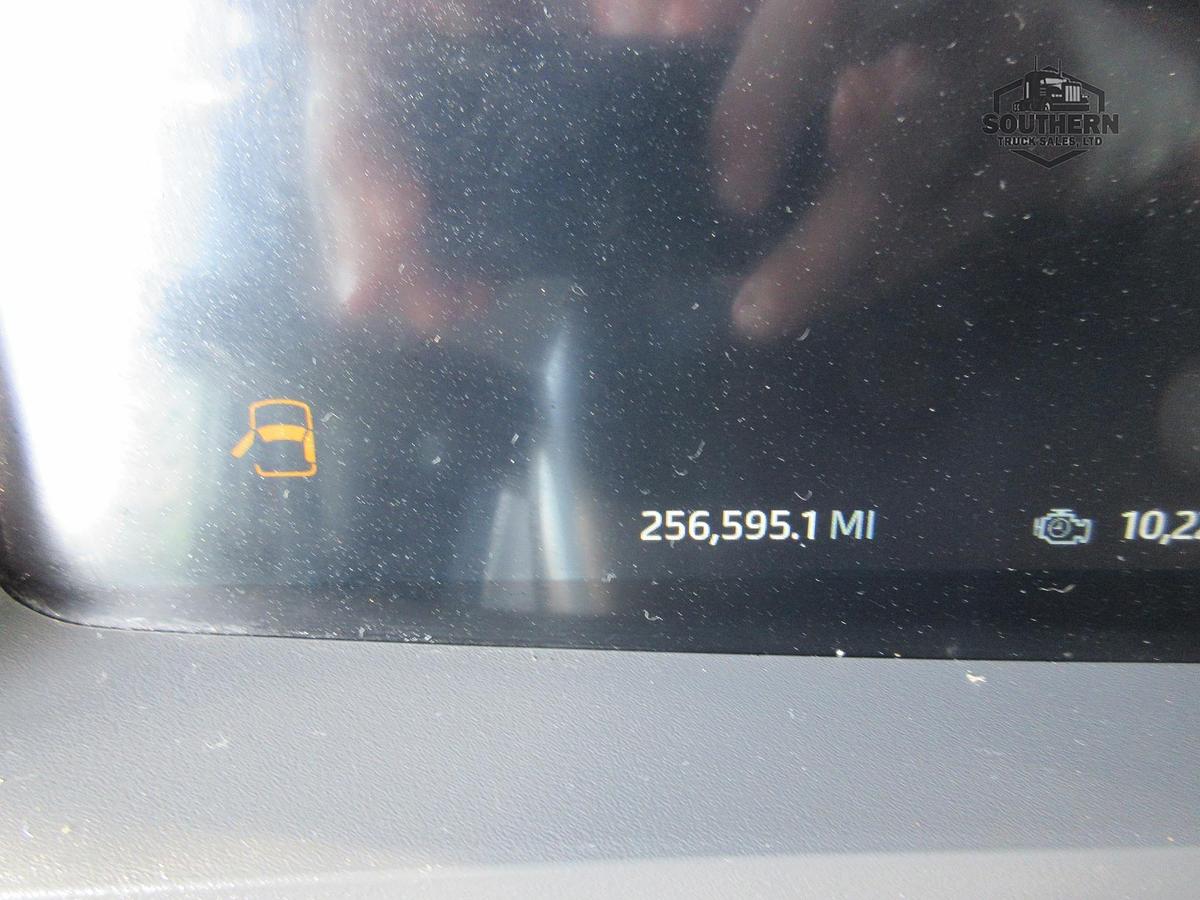 Used 2023 KENWORTH T880