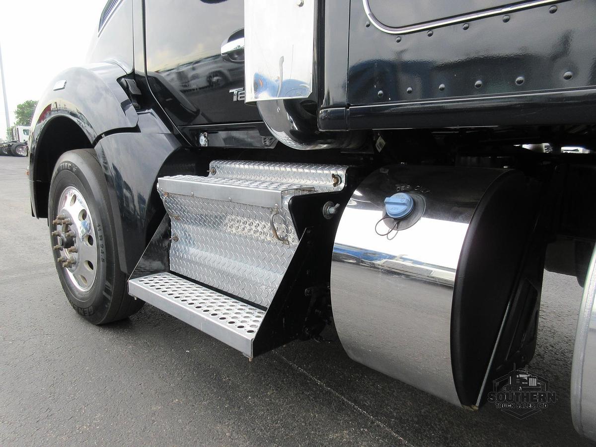 Used 2023 KENWORTH T880