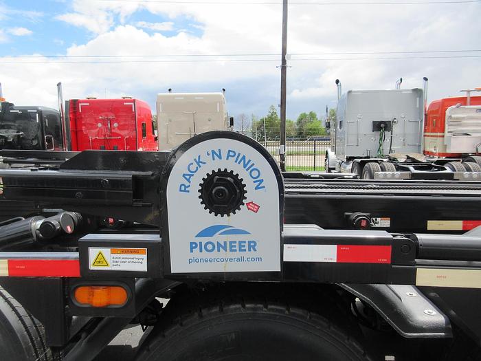 Used 2013 PETERBILT 348