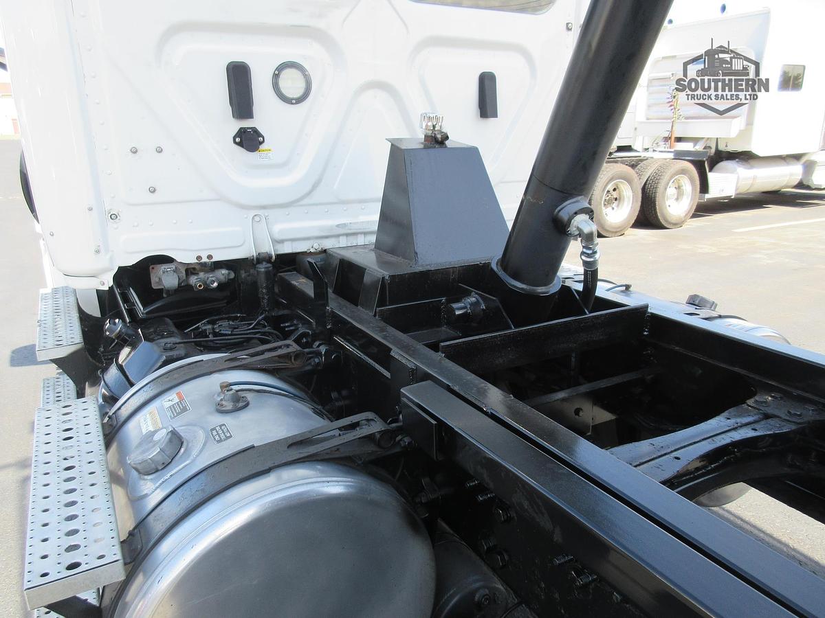 Used 2019 FREIGHTLINER CASCADIA 126