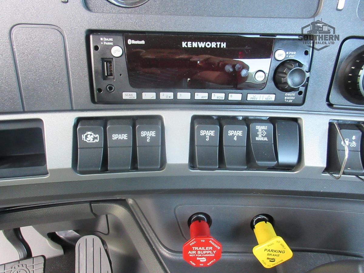2024 KENWORTH T880