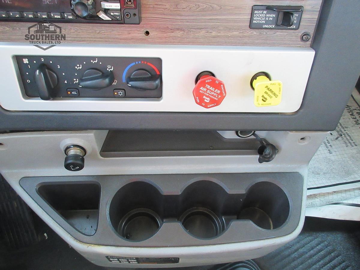 Used 2018 FREIGHTLINER 122SD